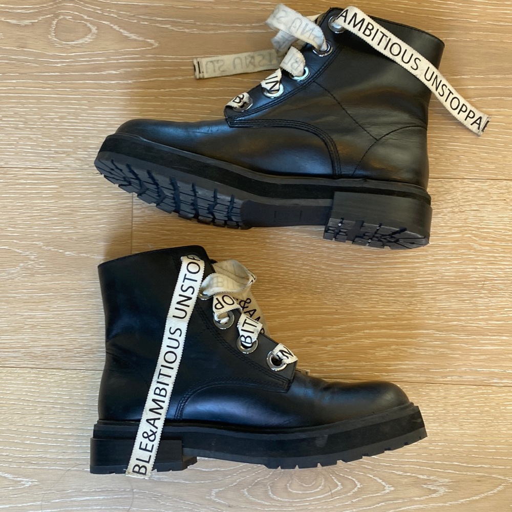 ** Zara combat boot with big laces